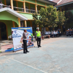 Kasatlantas Polres Enrekang Berikan Sosialisasi Tertib Berlalu lintas Pelajar SMPN 1 Enrekang.