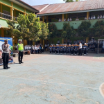 Kasatlantas Polres Enrekang Berikan Sosialisasi Tertib Berlalu lintas Pelajar SMPN 2 Enrekang.