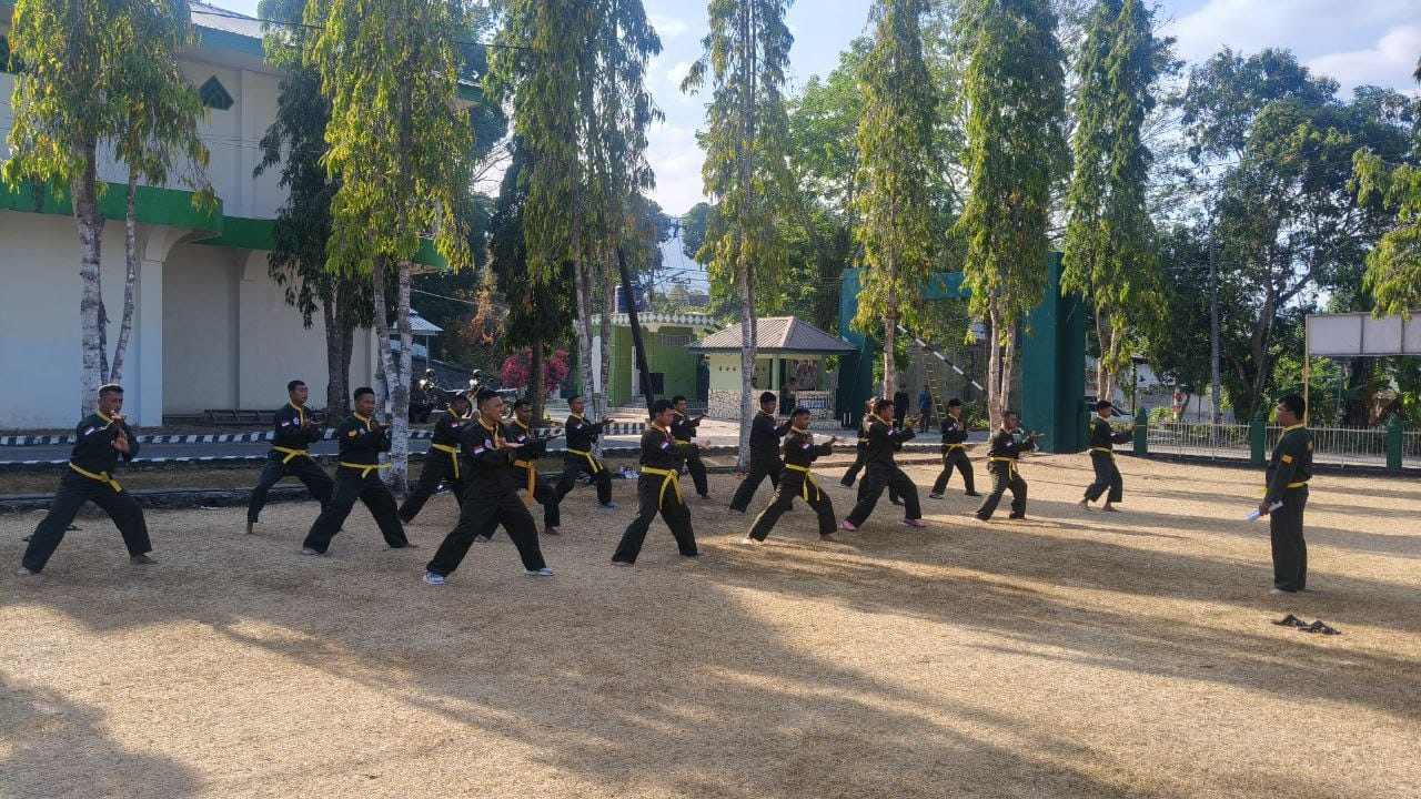 KODIM 1419/ENREKANG INTENSIFKAN LATIHAN PENCAK SILAT MILITER UNTUK TINGKATKAN KESIAPAN PRAJURIT