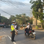 Pengaturan Dan Patroli Rutin Sore Hari: Personil Satlantas Polres Enrekang  Tingkatkan Keamanan Wilayah Hukum.