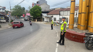 Satlantas polres Enrekang Hadir Humanis  Atur Arus Lalulintas Saat Pagi hari