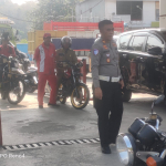 Sat Lantas Polres Enrekang Sigap Urai Kemacetan di Area SPBU Massemba Saat Pengisian BBM.