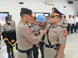 Serah Terima Jabatan Kabag Ops Polres Enrekang, Kapolres Tekankan Profesionalisme dan Dedikasi dalam Pelaksanaan Tugas