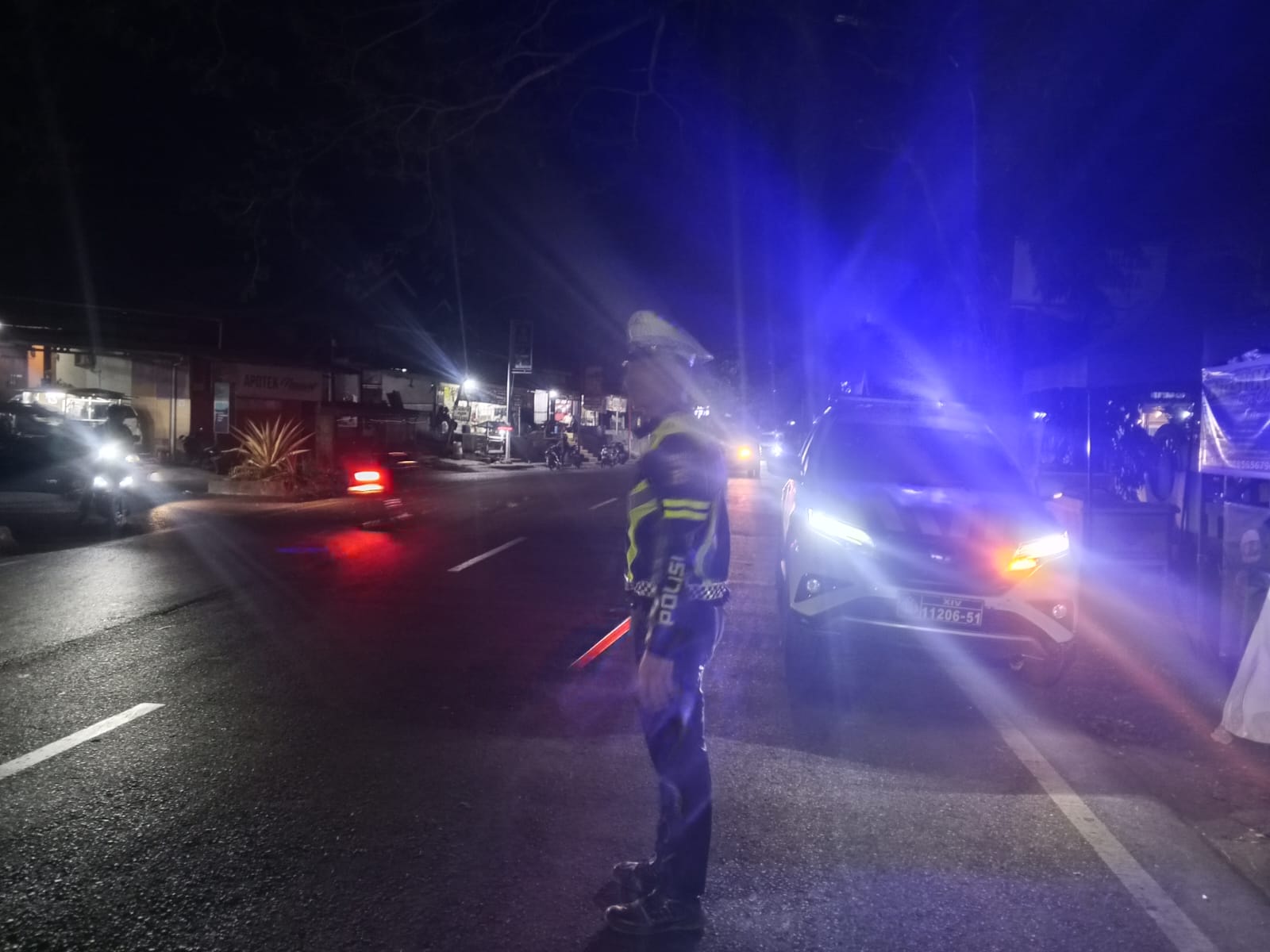 Demi Menjaga Kamseltibcar Lantas Sat Lantas Polres Enrekang Melaksanakan Patroli Blue Light Di Sekitar Wilayah Kota Enrekang.