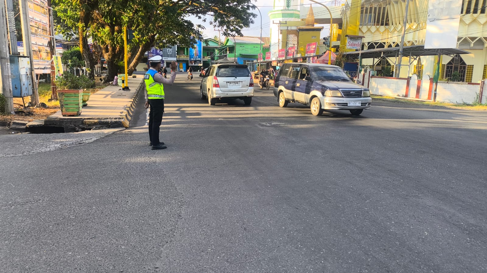 Ciptakan Situasi Lalu lintas Aman, Sat Lantas Polres Enrekang Laksanakan Pengaturan Pagi Hari