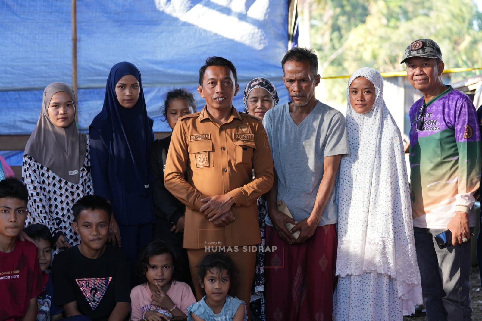 Wujud Kepedulian untuk Warga, Bupati Sidrap Bantu Dua Keluarga Korban Kebakaran
