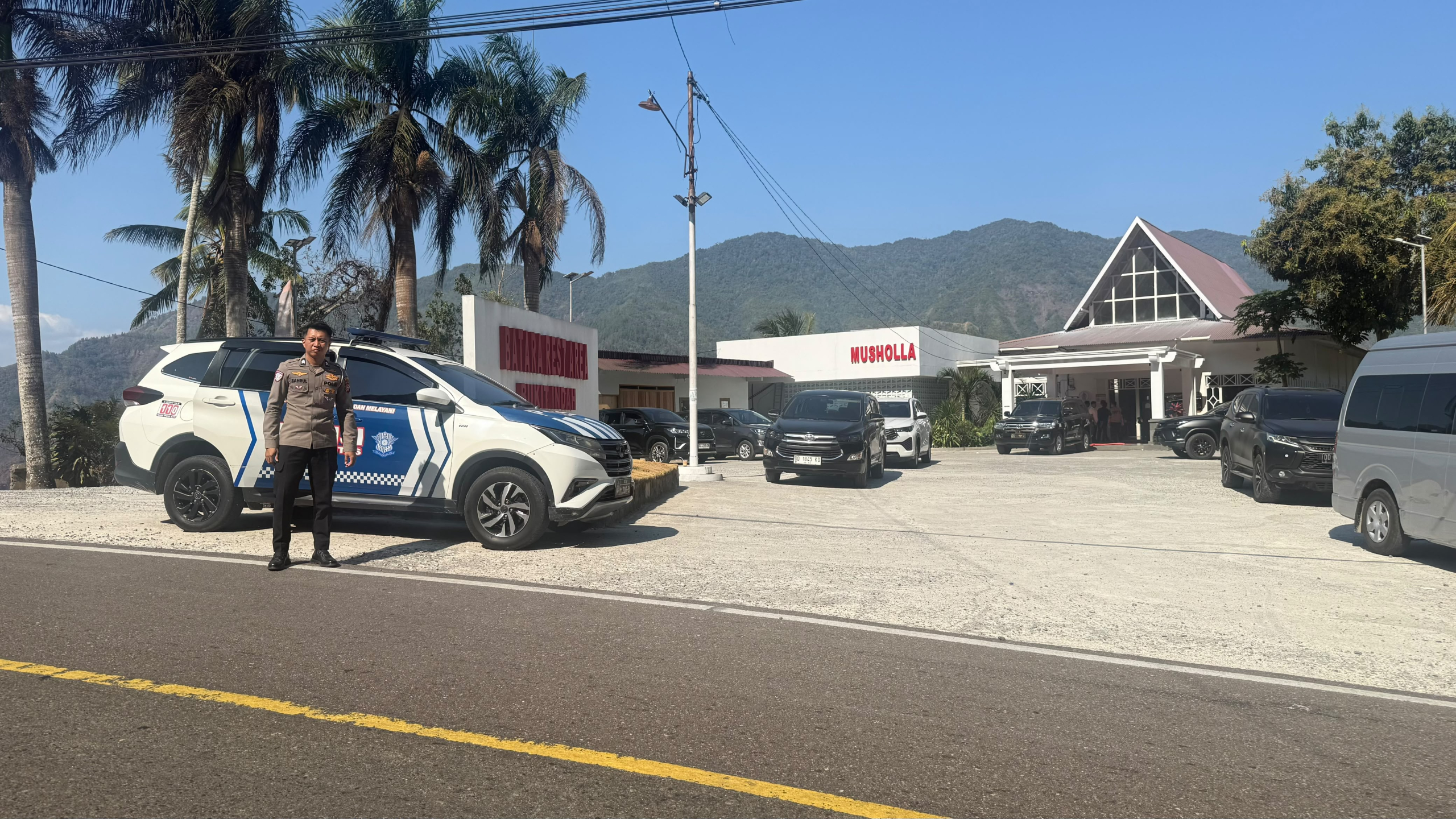 Personil Satlantas Polres Enrekang Giat Laksanakan Pengawalan Rombongan Kajati SulSel. Di Wilayah Hukum Polres Enrekang.
