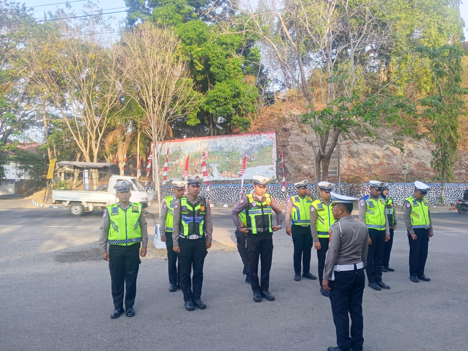 KBO.Sat Lantas Polres Enrekang.Iptu Iskandar.SH.  berikan Arahan Pada Saat Pimpin Apel Pagi.