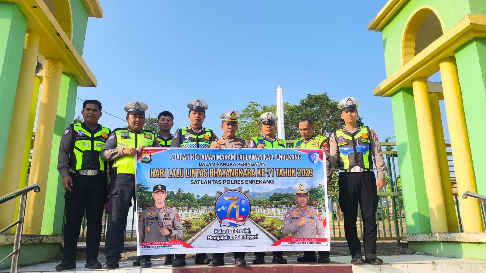 Jelang Hari Lalu Lintas Bhayangkara ke-71, Satlantas Polres Enrekang Ziarah ke TMP Massenrempulu