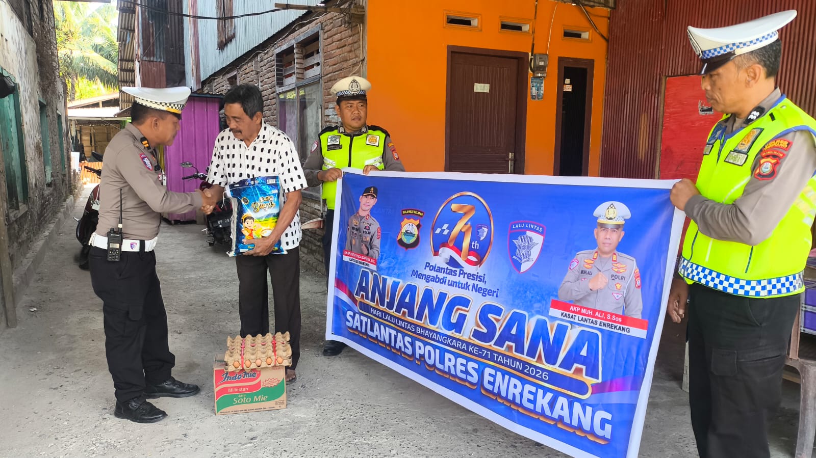 Anjangsana Sambut Hari Lalu Lintas Bhayangkara ke-71, Satlantas Polres Polres Enrekang Pererat Silaturahmi dengan Purnawirawan Polri