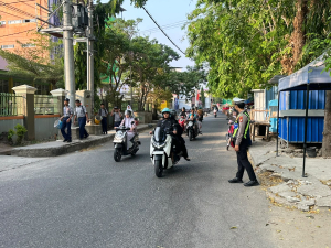 Anggota Satlantas Polres Enrekang Laksanakan Pengaturan Pagi, Wujud Nyata Pelayanan Demi Keamanan dan Keselamatan Masyarakat