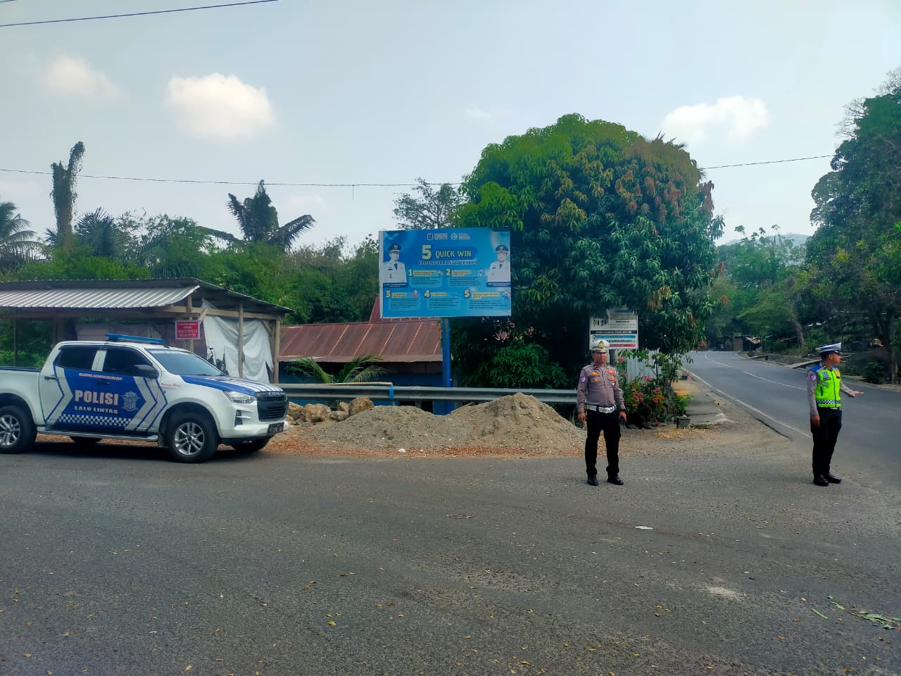 Satlantas Polres Enrekang  Lakukan Giat Pengaturan Arus Lalulintas Sore  hari