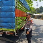 Satlantas Polres Enrekang Tindak Truk Overload dengan Pendekatan Humanis