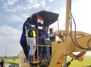 Lama Tak Tersentuh, Jalan Desa Sipodeceng Akhirnya Dibangun, Bupati Sidrap Turun Mengawasi