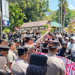 Kedepankan Sikap Humanis, Kapolres Enrekang Temui Langsung Massa Aksi Aliansi Masyarakat Lingkar Tambang
