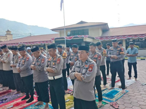 Menghadapi Dampak Kekeringan Polres Enrekang dan Bhayangkari Gelar Salat Istisqa