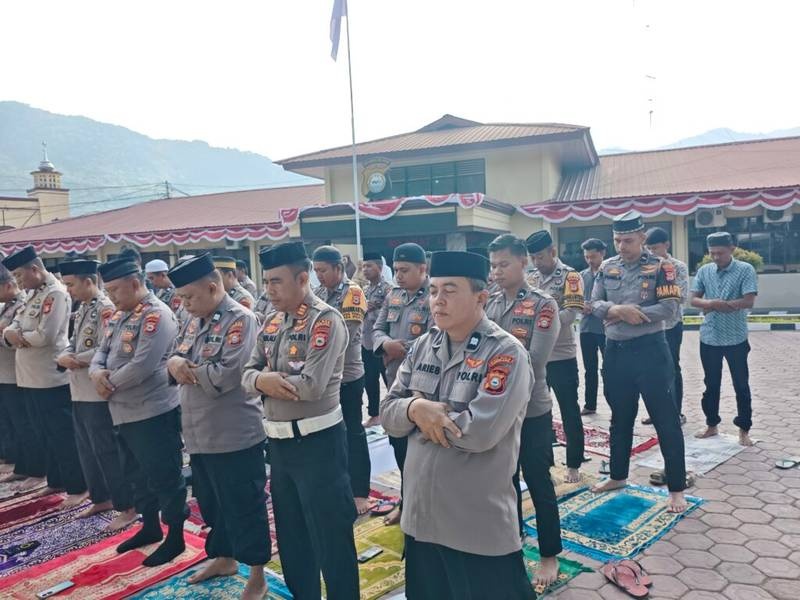 Menghadapi Dampak Kekeringan Polres Enrekang dan Bhayangkari Gelar Salat Istisqa