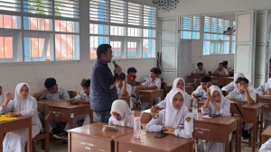 Tim Trainer Polres Enrekang Edukasi Siswa SMAN 5 Enrekang tentang Artificial Intelligence