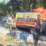 Polres Enrekang Salurkan Air Bersih kepada Masyarakat Terdampak Krisis Air