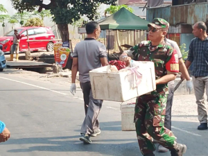 Babinsa Koramil 1419-02/Enrekang Ikut Kerja Bakti Mapaccing, Wujudkan Lingkungan Bersih dan Sehat