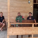 Babinsa Koramil Maiwa Pantau Wilayah dan Sosialisasikan Pendaftaran TNI di Desa Sawitto