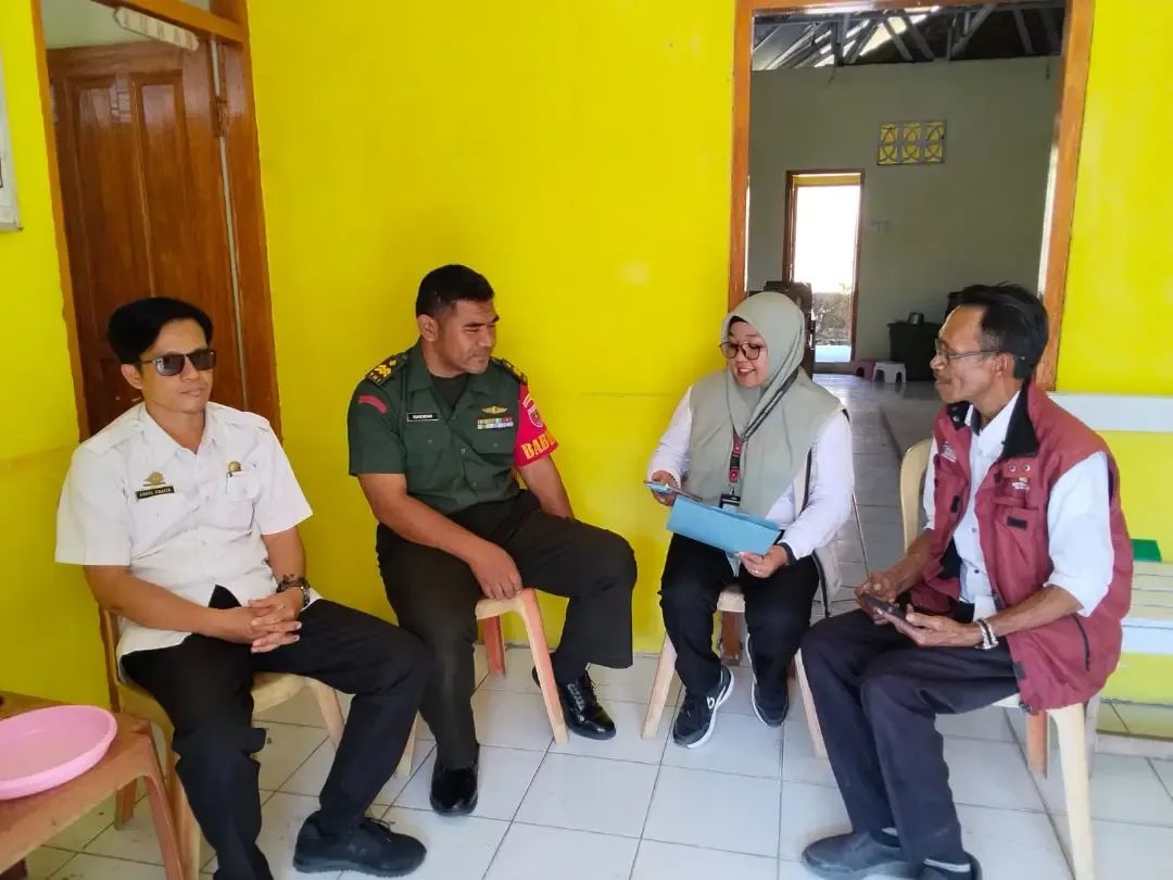 Babinsa Koramil 1419-02/Enrekang Dampingi Pendataan Ulang Perlinsos, Sosialisasikan Pendaftaran TNI AD