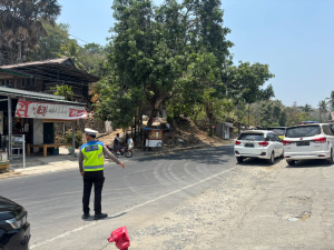 Antisipasi kegiatan Masyarakat Sore Hari, Satlantas Polres Enrekang  Laksanakan Gatur Sore Hari.
