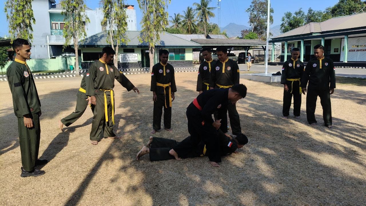 Tingkatkan Kemampuan Prajurit, Kodim 1419/Enrekang Rutin Laksanakan Latihan Pencak Silat Militer.