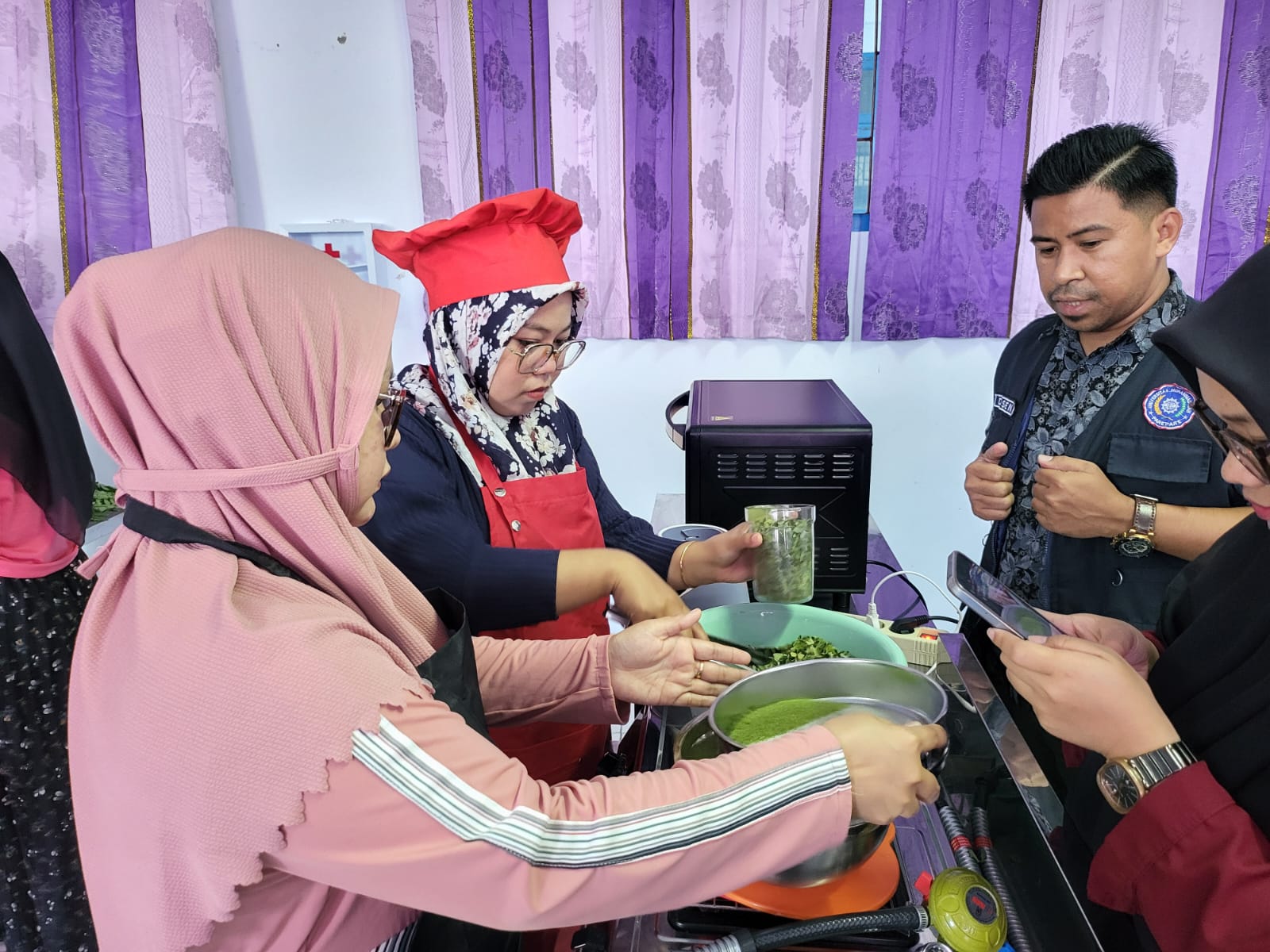 Peneliti UMPAR Kembangkan Mie Kelor dan Belut Cegah Stunting