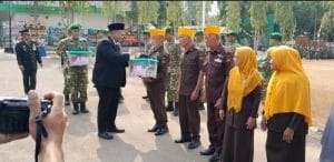 Wabup Enrekang Serahkan Bingkisan kepada Veteran pada HUT ke-81 TNI