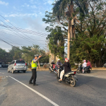 Menyambut Mentari Pagi  Satlantas Polres Enrekang Hadir Mengurai Kepadatan Lalu Lintas