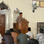 Safari Jumat di Masjid Baburrahma Kulinjang Satlantas Polres Enrekang  Imbau Tertib Berlalu Lintas kepada Jemaah