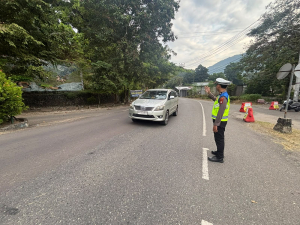 Personel Satlantas Polres Enrekang Melaksanakan Gatur Minggu Pagi