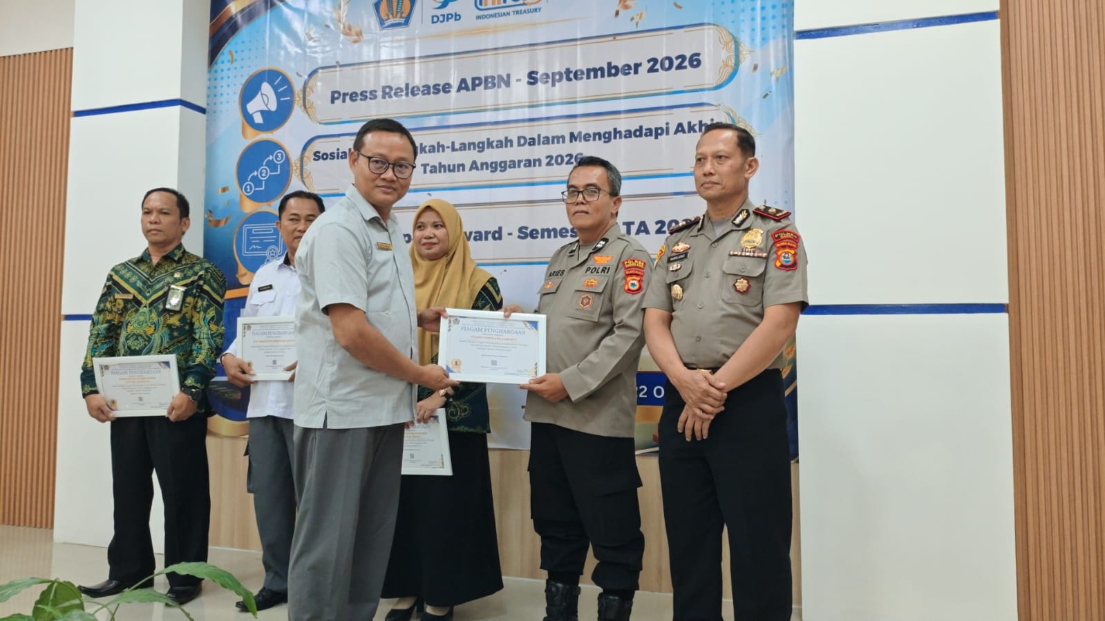 Polres Enrekang Raih Dua Penghargaan Terbaik Pertama di Bidang Keuangan dari KPPN Parepare