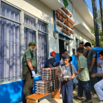 Babinsa Koramil 1419-03/Baraka Dampingi Pemberian Makan Bergizi Gratis bagi 2.952 Anak Sekolah