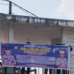 PERSONEL SAT LANTAS POLRES ENREKANG GELAR KEGIATAN PEMASANGAN SPANDUK HIMBAUAN OPS KESELAMATAN PALLAWA 2026