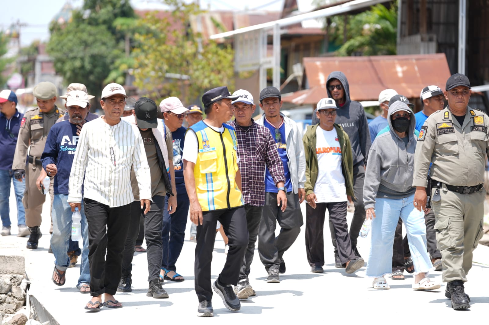 Bupati Syaharuddin Benahi Jalan Lorong Amparita, Warga Apresiasi Pembangunan