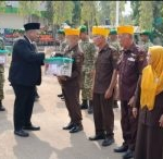 Wabup Enrekang Serahkan Bingkisan kepada Veteran pada HUT ke-81 TNI