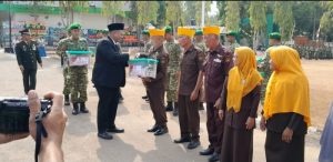 Wabup Enrekang Serahkan Bingkisan kepada Veteran pada HUT ke-81 TNI
